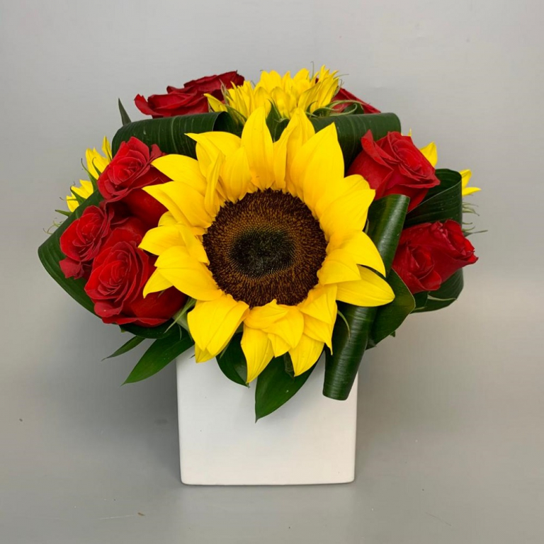 Roses Delivery Miami Send Roses in Miami, FL. Flowers And Services.